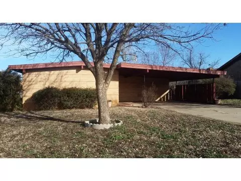 2041 Willard, Altus, OK 73521 photo 1
