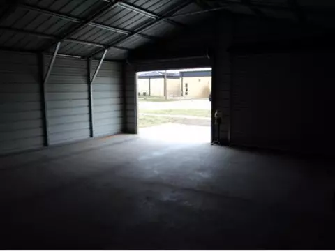 221 E Cypress St, Altus, OK 73521 photo 6