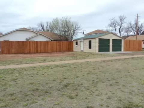 221 E Cypress St, Altus, OK 73521 photo 4