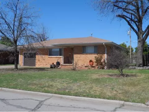 107 Sumner, Altus, OK 73521 photo 2