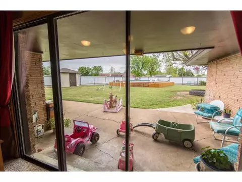 402 E Roh, Thomas, OK 73669 photo 8