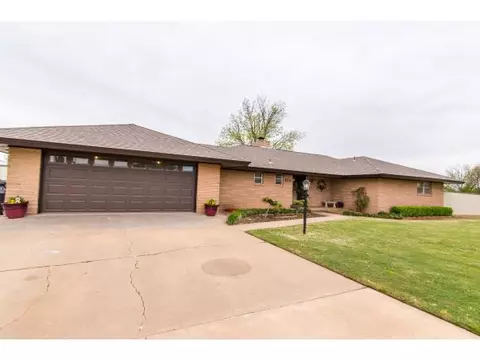 402 E Roh, Thomas, OK 73669 photo 2