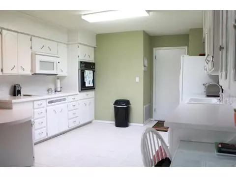 800 Windsor Dr, Altus, OK 73521 photo 8