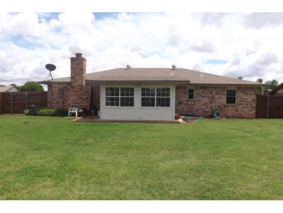 1525 Queens, Altus, OK 73521 photo 4