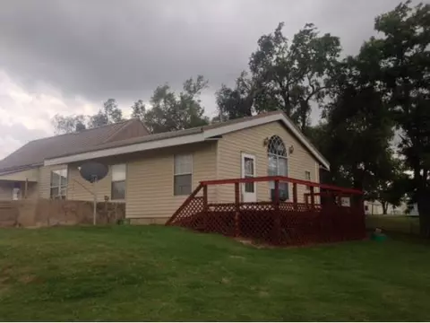 213 E Cedar, Binger, OK 73009 photo 2