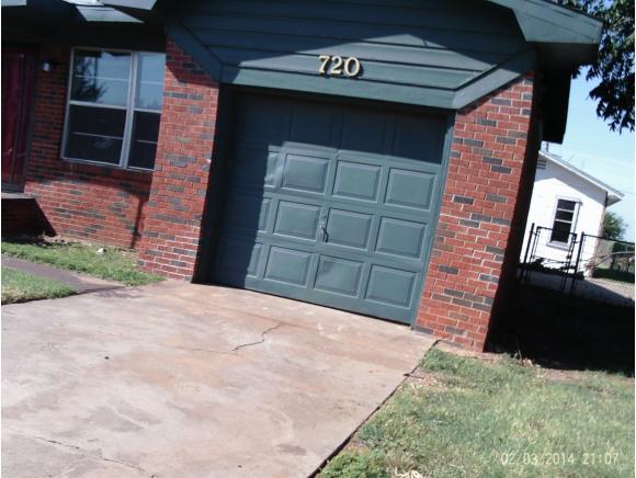 720 Martha, Altus, OK 73521 photo 3