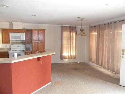 902 Opal, Clinton, OK 73601 photo 6