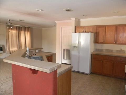 902 Opal, Clinton, OK 73601 photo 8