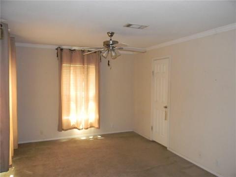 902 Opal, Clinton, OK 73601 photo 16