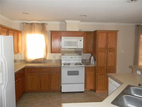 902 Opal, Clinton, OK 73601 photo 7