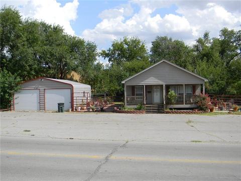 902 Opal, Clinton, OK 73601 photo 3