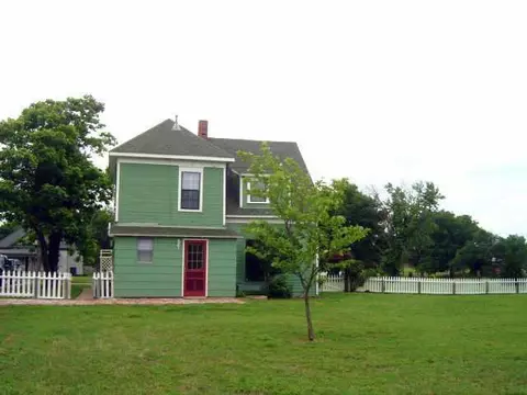1823 E Grant, Guthrie, OK 73044 photo 2