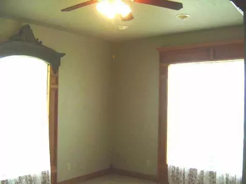 1823 E Grant, Guthrie, OK 73044 photo 4