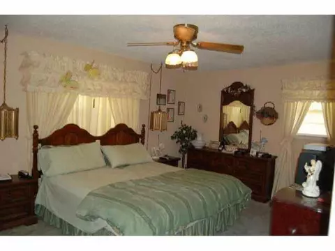407 N Cimarron, Tuttle, OK 73089 photo 2