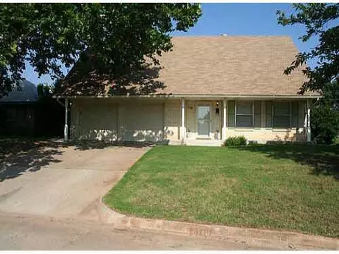 110 Oakside Dr, Moore, OK 73160 photo 1