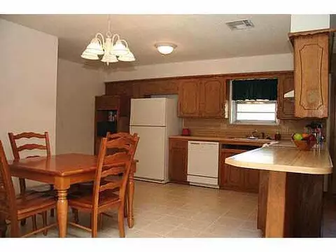 110 Oakside Dr, Moore, OK 73160 photo 5