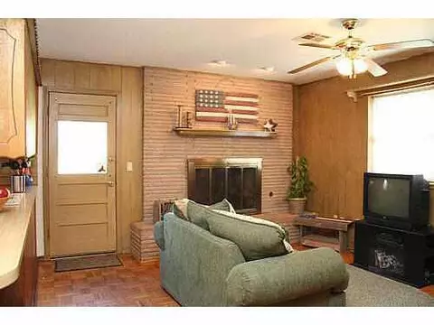 110 Oakside Dr, Moore, OK 73160 photo 2