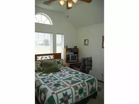 217 Mockingbird Ln, Tuttle, OK 73089 photo 5