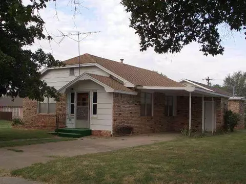 401 N Leach, Watonga, OK 73772 photo 1