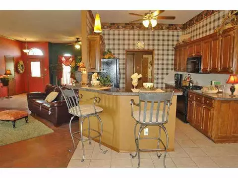 1724 Aurora Pl, Edmond, OK 73013 photo 2