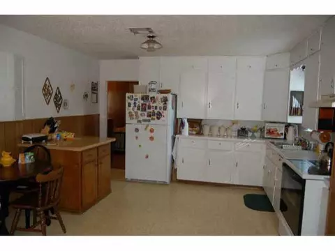 104 NW 5th St, Tuttle, OK 73089 photo 3