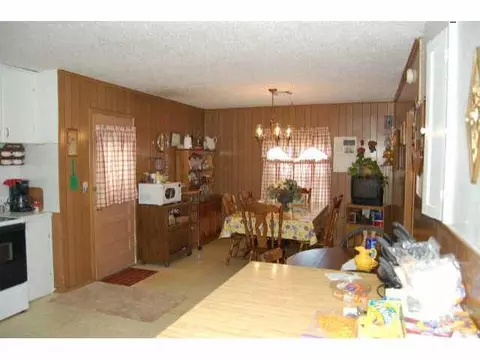 104 NW 5th St, Tuttle, OK 73089 photo 4