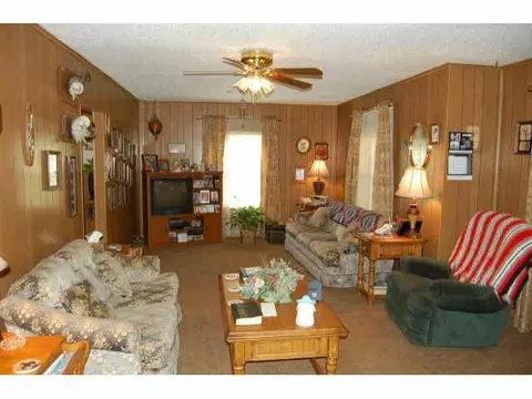 104 NW 5th St, Tuttle, OK 73089 photo 2