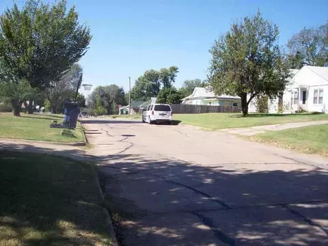 723 E Perkins, Guthrie, OK 73044 photo 4