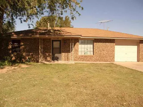 718 W Third, Watonga, OK 73772 photo 1