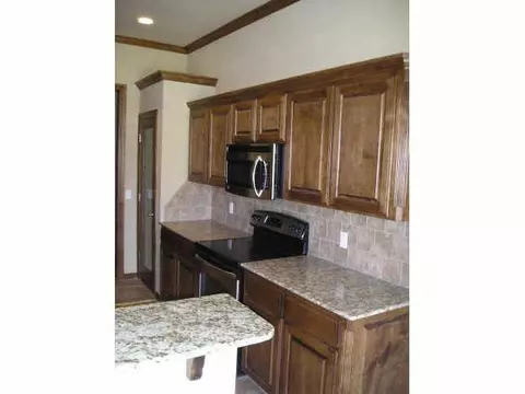1313 NW 15th St, Moore, OK 73160 photo 2