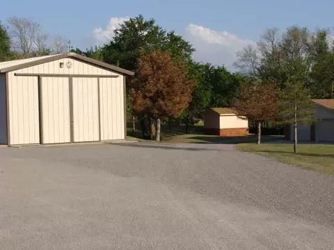 444 E Riddle Rd, Chickasha, OK 73018 photo 9