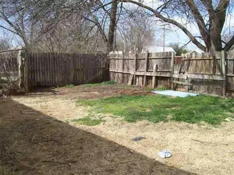 105 Walnut Ave, Comanche, OK 73529 photo 4