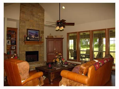 1105 Riata, Tuttle, OK 73089 photo 2