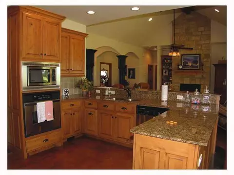 1105 Riata, Tuttle, OK 73089 photo 4