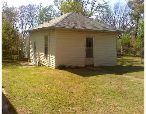 211 E 4th, Cement, OK 73017 photo 9