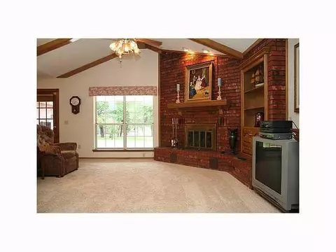 2284 Lee Pl, Tuttle, OK 73089 photo 3