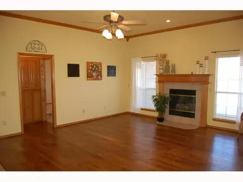 1925 Broone, Norman, OK 73071 photo 4
