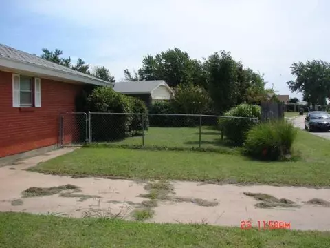 1100 Harrington Dr, Moore, OK 73160 photo 6