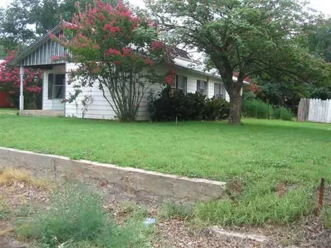 610 S Maple, Erick, OK 73645 photo 1