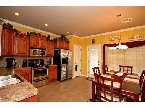 608 E Forest Ln, Mustang, OK 73064 photo 2