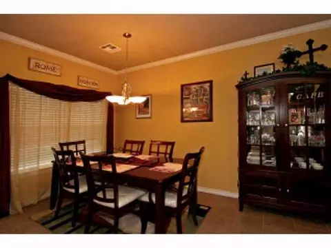 608 E Forest Ln, Mustang, OK 73064 photo 3