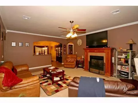 608 E Forest Ln, Mustang, OK 73064 photo 4