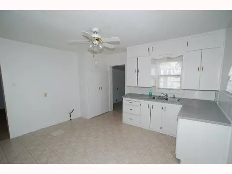 210 S Cimarron, Tuttle, OK 73089 photo 2