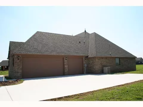 4608 Riverside Dr, Tuttle, OK 73089 photo 3
