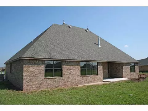 4608 Riverside Dr, Tuttle, OK 73089 photo 2