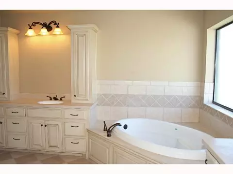 4608 Riverside Dr, Tuttle, OK 73089 photo 10