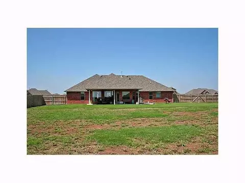1514 Excaliber, Tuttle, OK 73089 photo 2