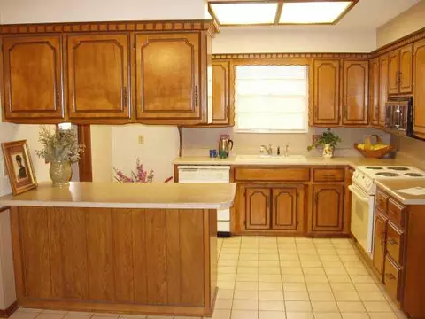 1305 Devonshire, Edmond, OK 73034 photo 2