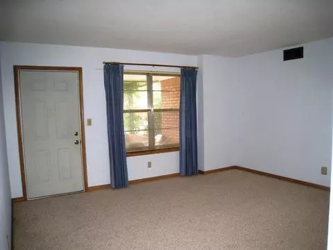 2 Spruce Dr, Yukon, OK 73099 photo 3