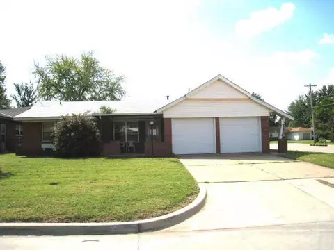 2 Spruce Dr, Yukon, OK 73099 photo 1